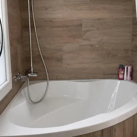 Cozy With A Cinema, Bathtub And Free Parking Apartment